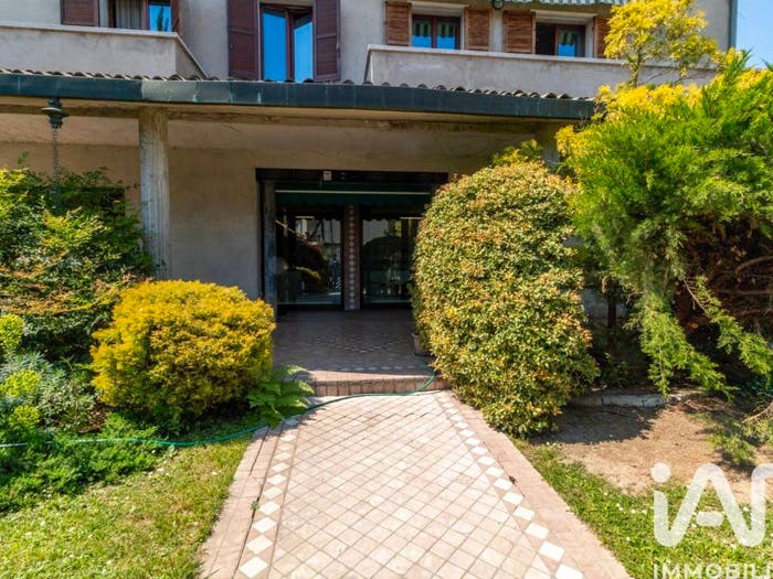 Casa con 6 locali in vendita in Via Mazzini, Centro, Ronco all'Adige