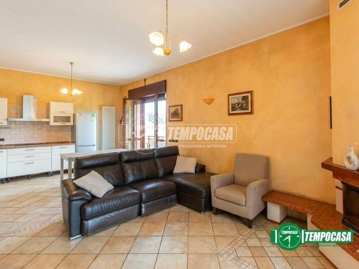 Casa quadrilocale in vendita in Via Giacomo Matteotti, Centro, Lonate Pozzolo