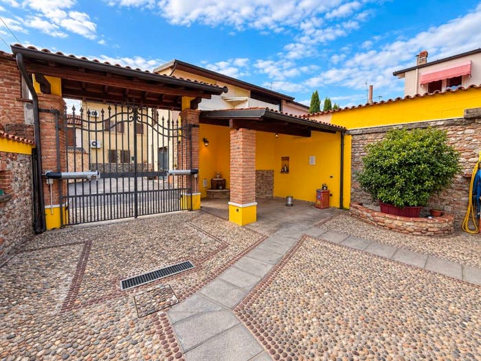 Casa con 6 locali in vendita in Vicolo Torto, Centro, Travagliato