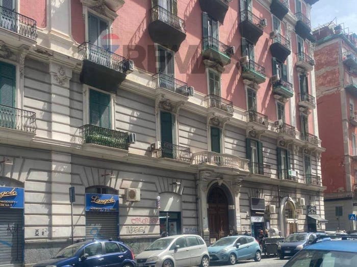 Appartamento con 5 locali in vendita in Via Cesare Rosaroll, Tribunali, Napoli