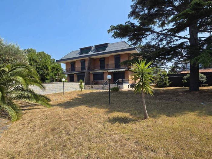 Casa con 6 locali in vendita in Via delle Margherite, Villaggio Giornalisti Poggio, Anzio