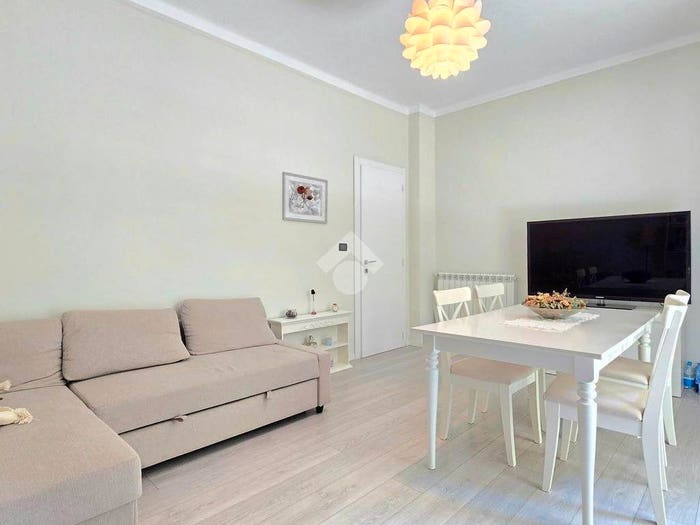 Appartamento con 6 locali in vendita in Viale alla Pineta, Pegli, Genova