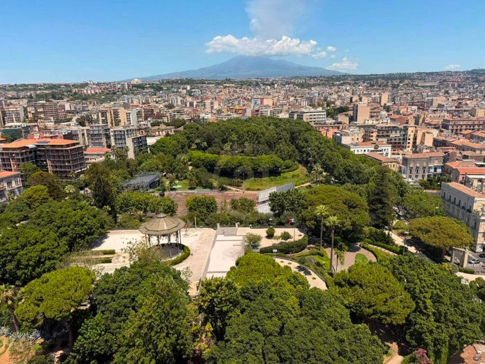 Appartamento con 6 locali in vendita in Via Domenico Cimarosa, Villa Bellini Santa Maria di Gesù, Catania