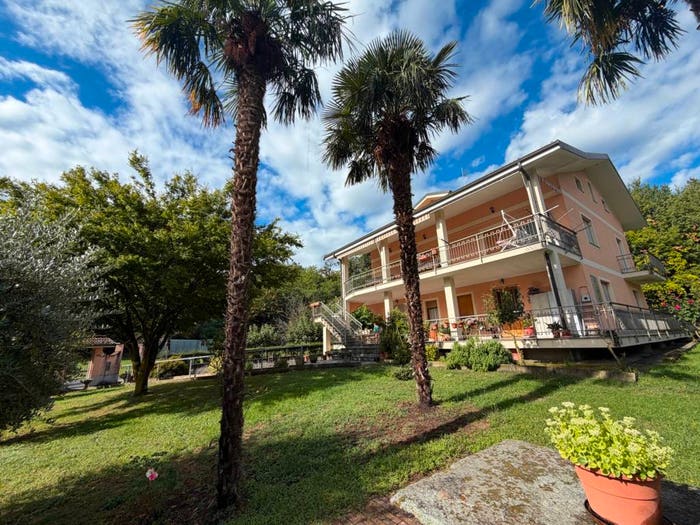 Casa con 6 locali in vendita in Via Fiorina, Roletto