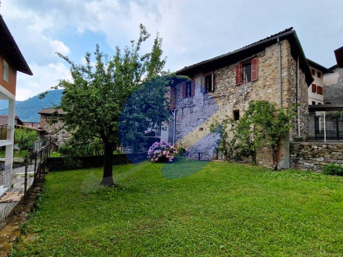 Casa con 6 locali in vendita in Via Pizzo Camino, Centro, Borno