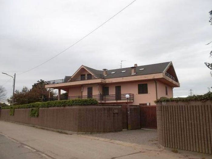 Casa con 6 locali in vendita in Via Novara, Momo