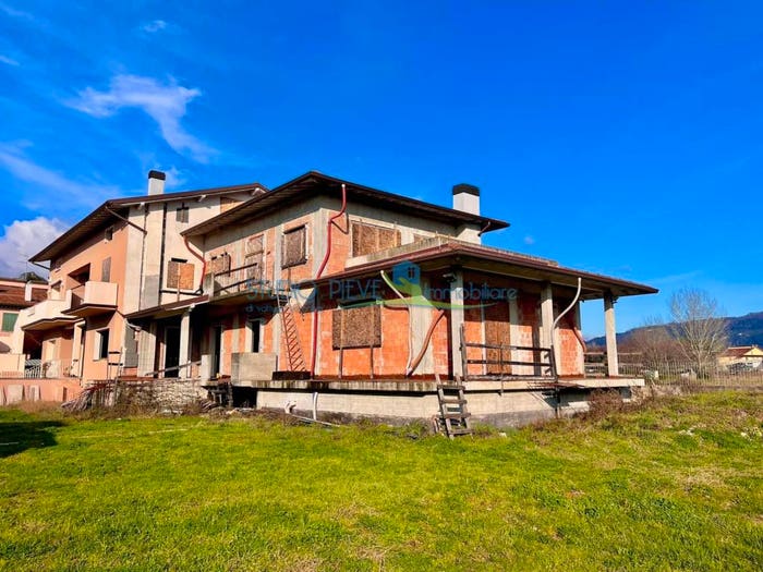 Casa con 6 locali in vendita in Viale Giovanni Mimbelli, Centro, Pieve a Nievole