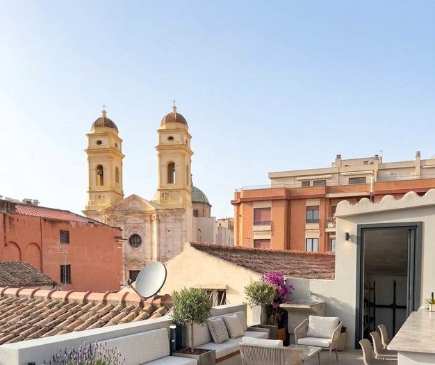 Casa quadrilocale in vendita in Via Domenico Alberto Azuni, Ospedale, Cagliari