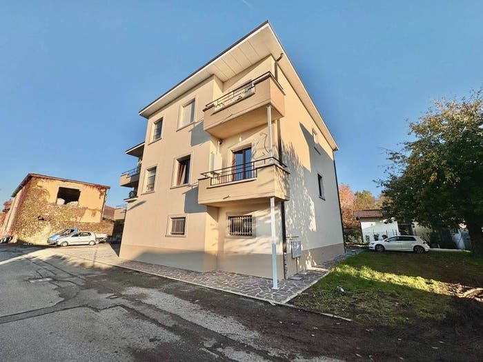 Appartamento trilocale in vendita in Via Emilio Alessandrini, Centro, Castelvetro Piacentino