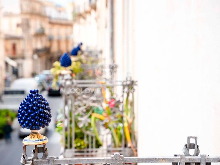 Appartamento quadrilocale in vendita in Via Vittorio Emanuele, Centro, Caltagirone