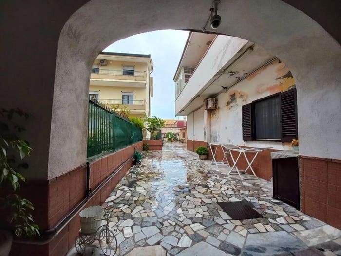 Casa con 6 locali in vendita in Via Taranto, Mondragone
