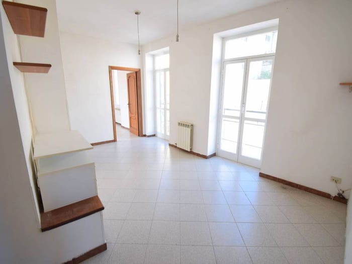 Appartamento trilocale in vendita in Piazza Matteotti, Centro, Diano Castello