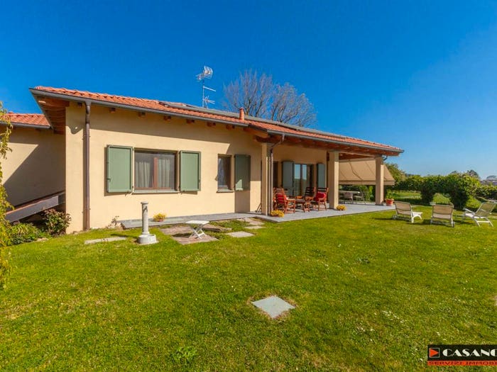 Casa quadrilocale in vendita in Via Monte Zuccolo, Centro, Appiano Gentile