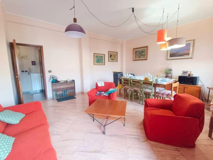 Appartamento con 6 locali in vendita in Centro, Massa