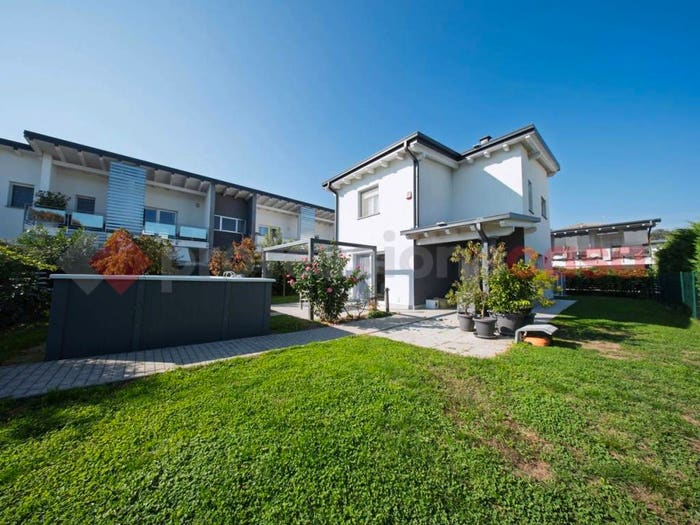 Casa con 5 locali in vendita in Via Isonzo, Centro, Arona