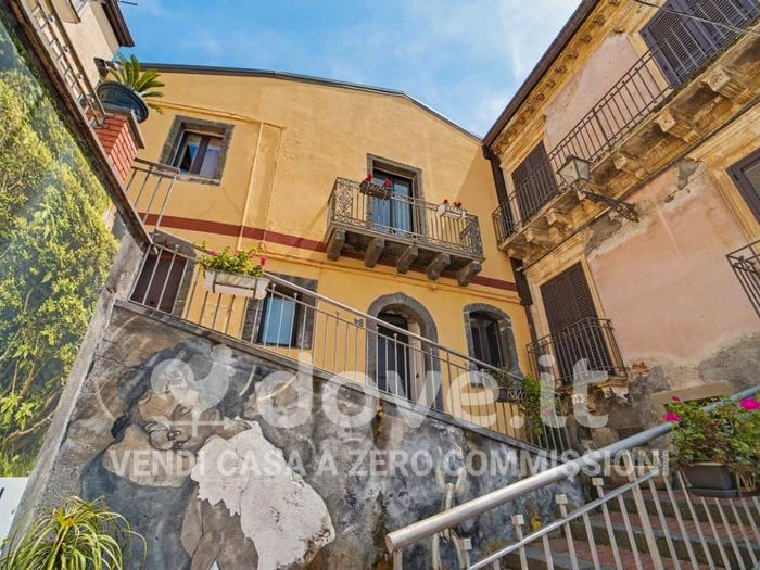 Appartamento con 6 locali in vendita in Via San Pietro, Centro, Castiglione di Sicilia