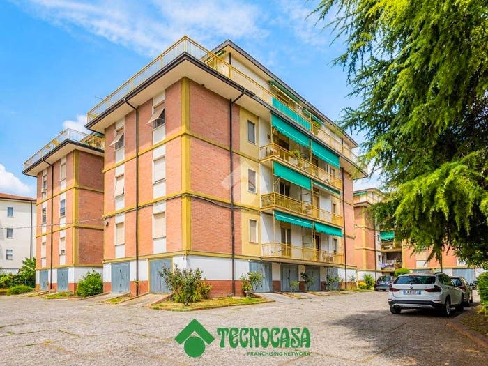 Appartamento quadrilocale in vendita in Via Vecchia, Ceparana Carpena, Bolano