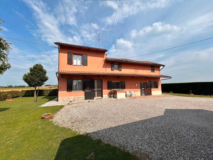 Casa con 6 locali in vendita in Via Lumachina, Budrio