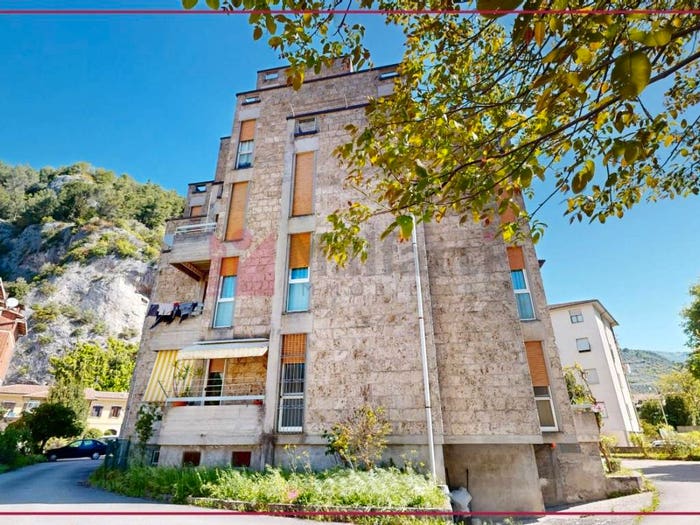 Appartamento quadrilocale in vendita in via delle rimembranze arrone, Centro, Arrone