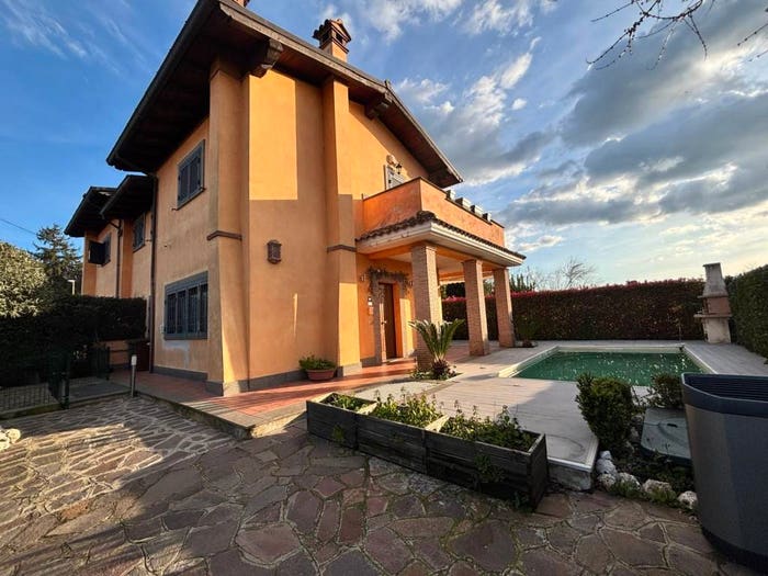 Casa quadrilocale in vendita in Via delle Mimose, Centro, Rocca di Papa