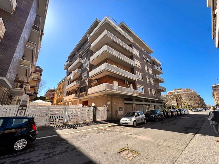 Appartamento trilocale in vendita in Via Giovanni Garau, Ostia Ponente, Roma