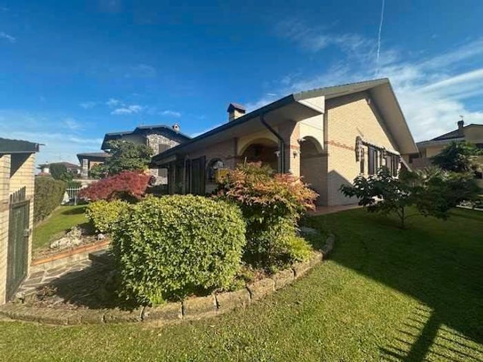Casa con 5 locali in vendita in Via Sandro Pertini, Casalmaiocco
