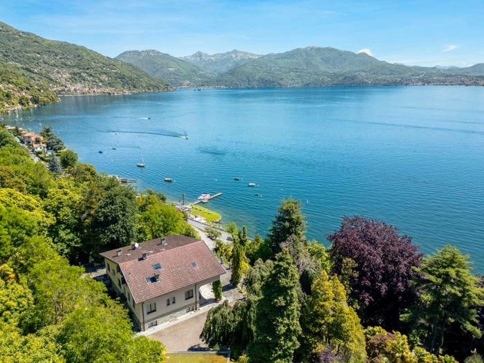 Casa con 6 locali in vendita in Via Martiri Oggebbiesi, Oggebbio
