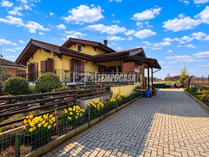 Casa con 6 locali in vendita in Via Giotto, Centro, Alice Castello