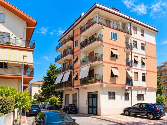 Appartamento quadrilocale in vendita in Via adolfo de carolis, Centro, Grottammare