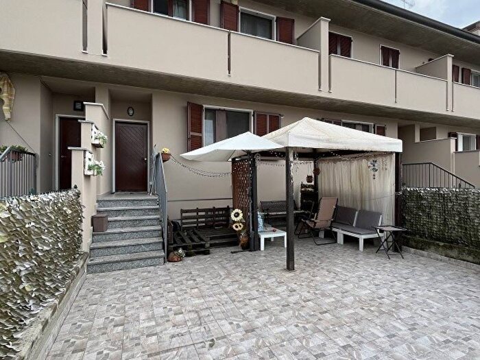 Casa trilocale in vendita in Largo Vincenzo Rizzi, Sant'Angelo Lodigiano