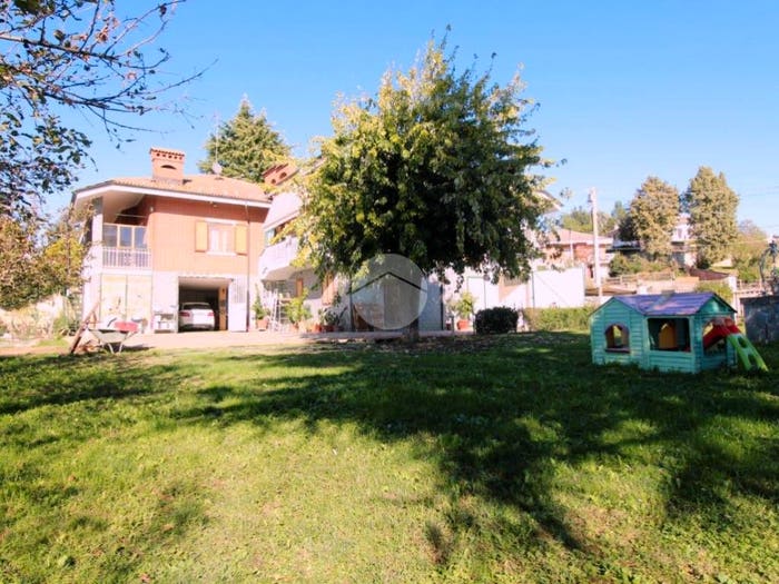 Casa con 6 locali in vendita in Via bonissani, Centro, Ceresole Alba