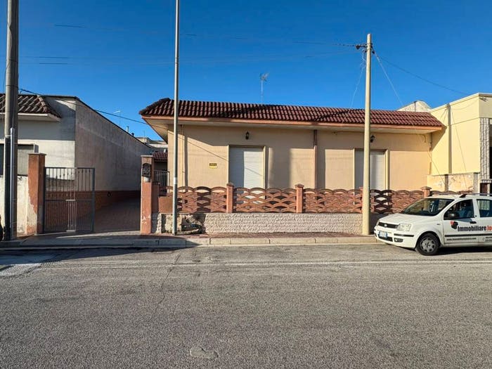 Casa con 6 locali in vendita in Via Aristotele, Avetrana