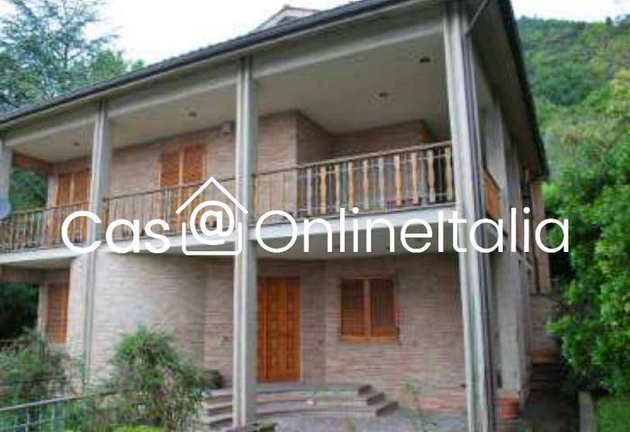 Casa con 6 locali in vendita in Via Cervini, Centro, Gubbio