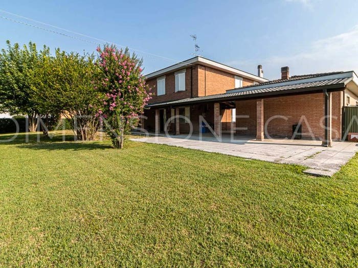 Casa con 6 locali in vendita in Villa Motta, Cavezzo