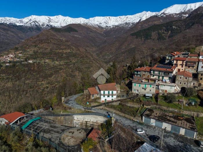 Appartamento con 6 locali in vendita in VIA GENERALE ACHILLE EMANUELLI, Centro, Molini di Triora