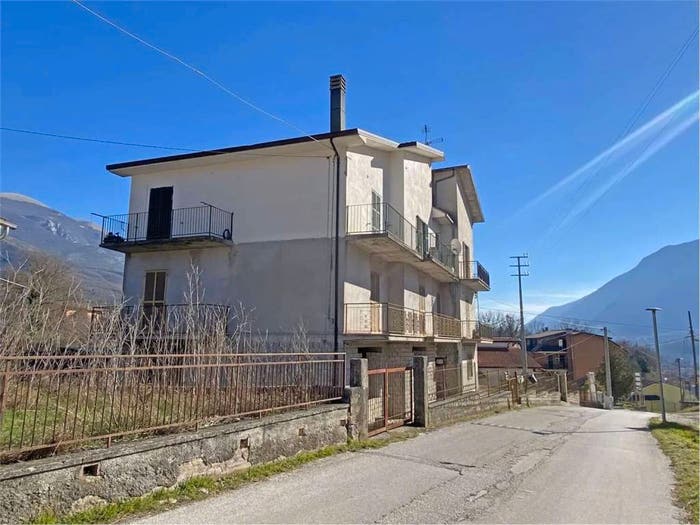 Appartamento quadrilocale in vendita in Via San Angelo SNC, Balsorano Nuovo, Balsorano