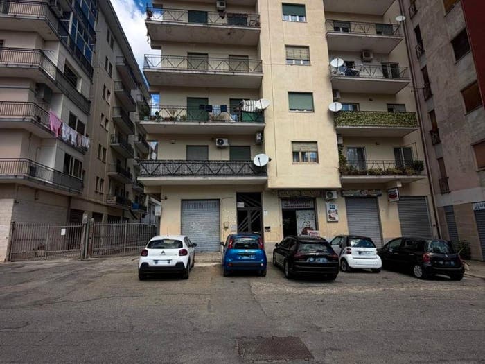 Appartamento trilocale in vendita in Via Giuseppe Isnardi, Centro, Cosenza