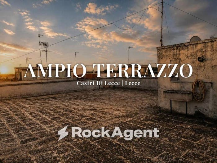 Appartamento con 6 locali in vendita in Via Papa Giovanni XXIII, Castri di Lecce