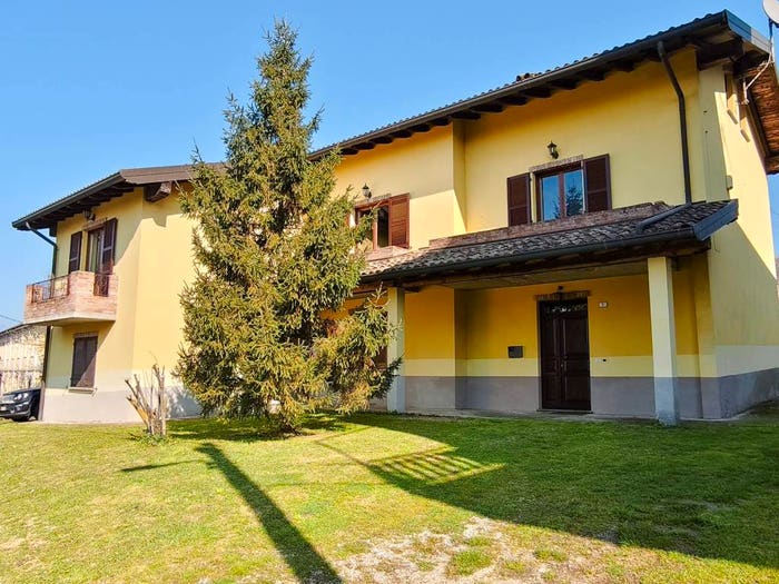 Casa con 6 locali in vendita in Carezzano Maggiore, Carezzano
