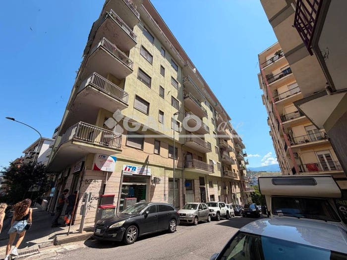 Appartamento con 5 locali in vendita in Via Caduti di Via Fani, Centro, Cosenza