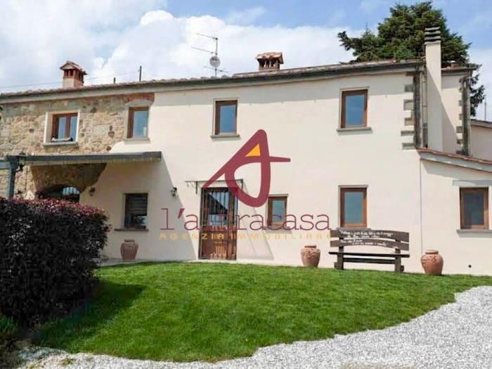 Casa con 6 locali in vendita in Centro, Marliana