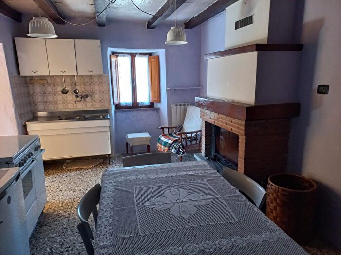 Casa con 6 locali in vendita in Careggine