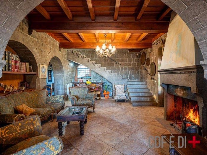 Casa con 6 locali in vendita in Piansano
