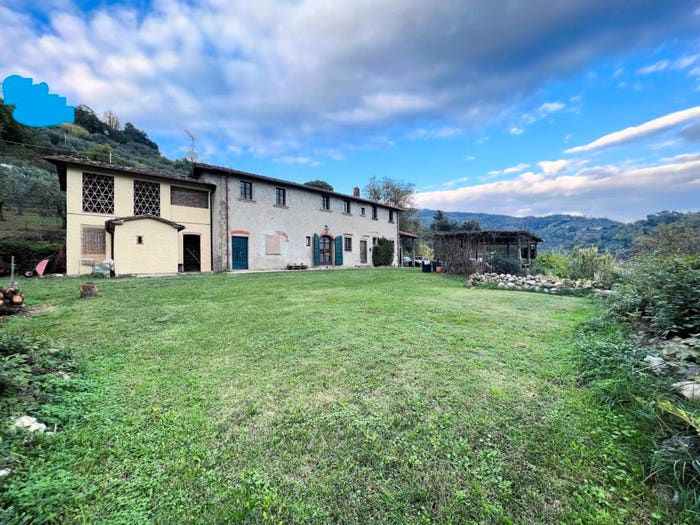 Casa con 6 locali in vendita in Via Roma, Massa, Massa e Cozzile