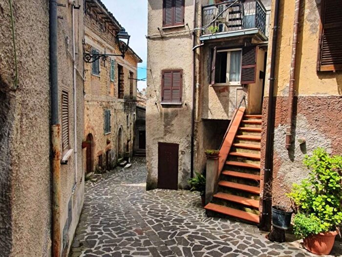 Casa con 5 locali in vendita in Nespolo