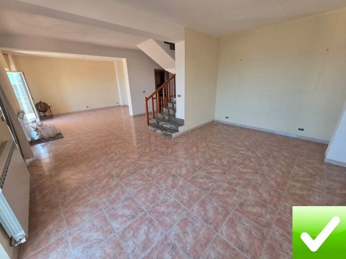 Casa con 6 locali in vendita in Centro, Montebello Ionico