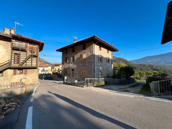 Appartamento quadrilocale in vendita in Via Villa Bassa, Covelo, Vallelaghi