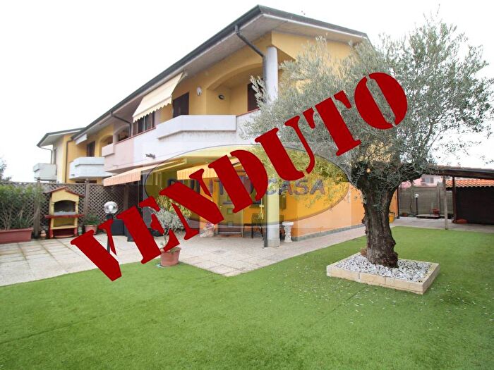 Casa con 5 locali in vendita in Viale Liberazione, Centro, Massalengo