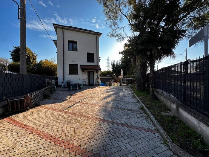 Casa quadrilocale in vendita in Via Olona, Sciarè, Gallarate