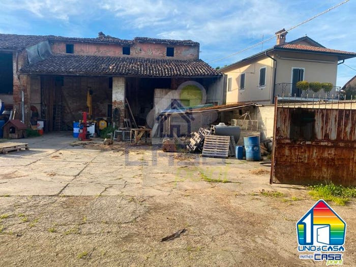 Casa con 6 locali in vendita in via S Biagio, Izano